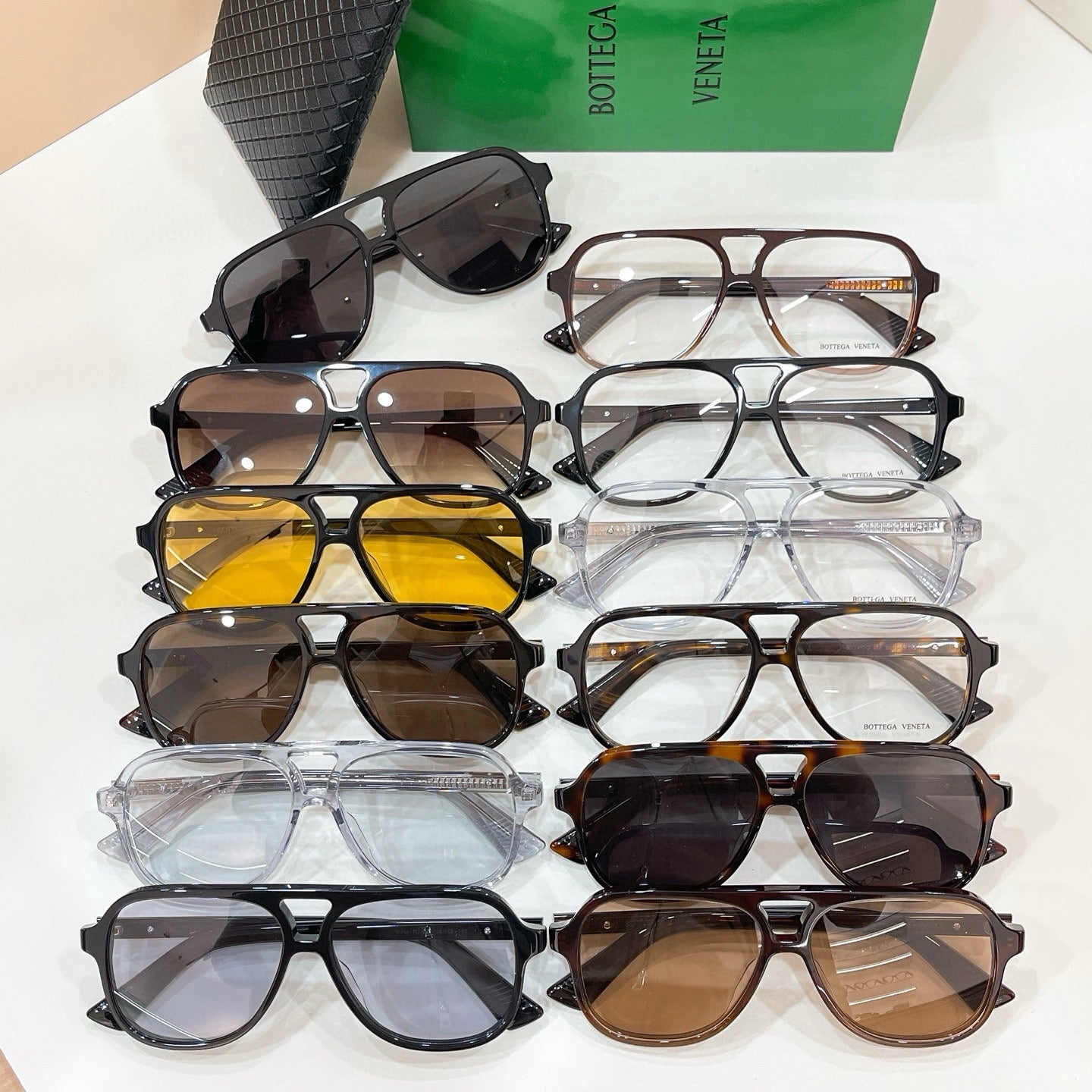 Mehrfarbige Sonnenbrille