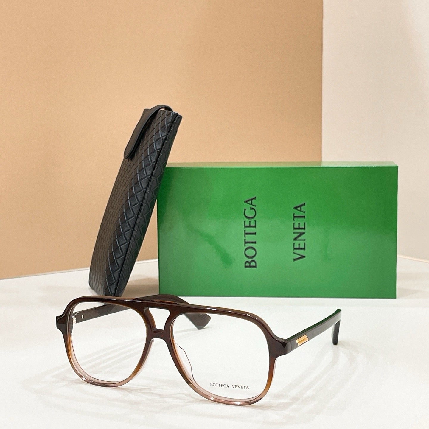 Mehrfarbige Sonnenbrille