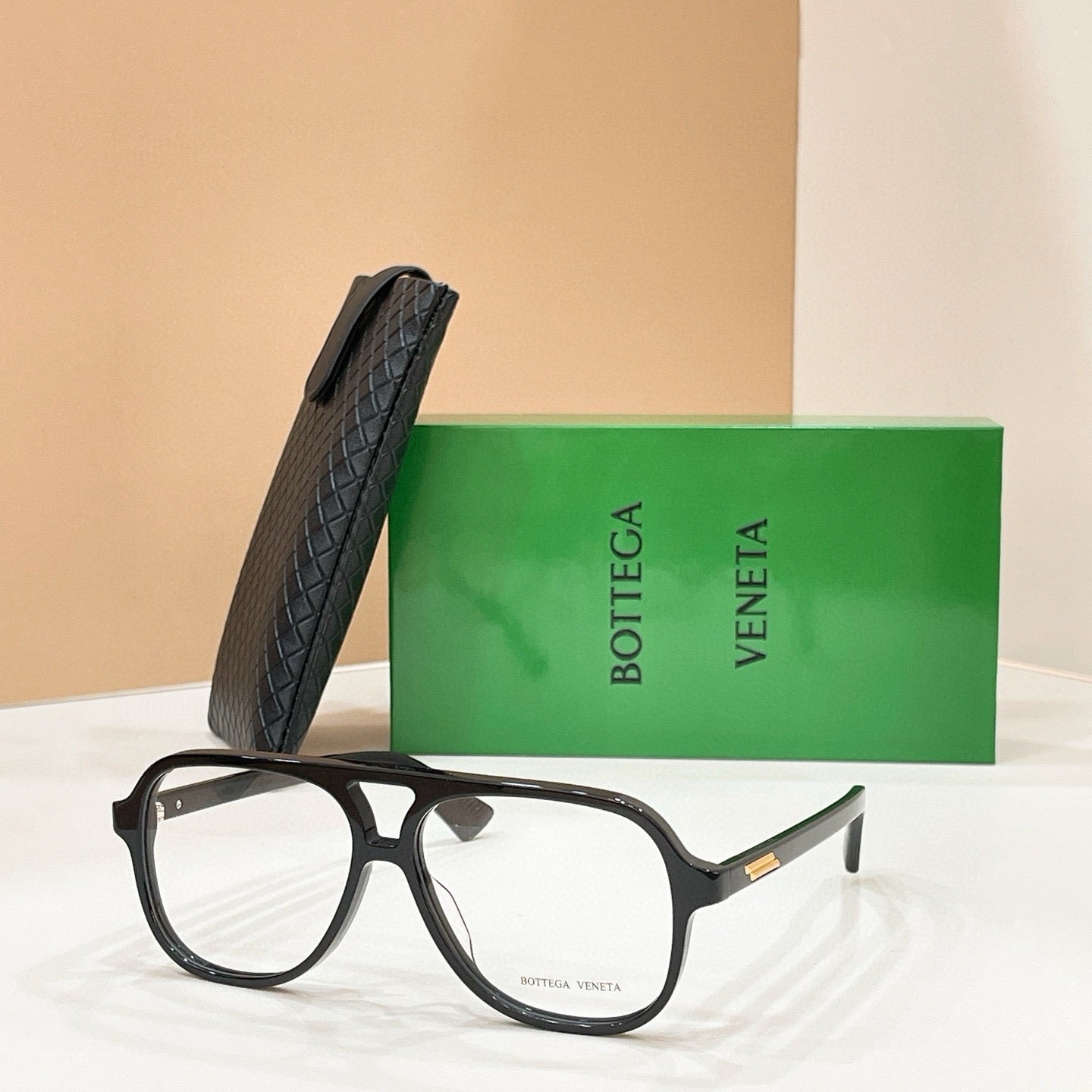 Mehrfarbige Sonnenbrille