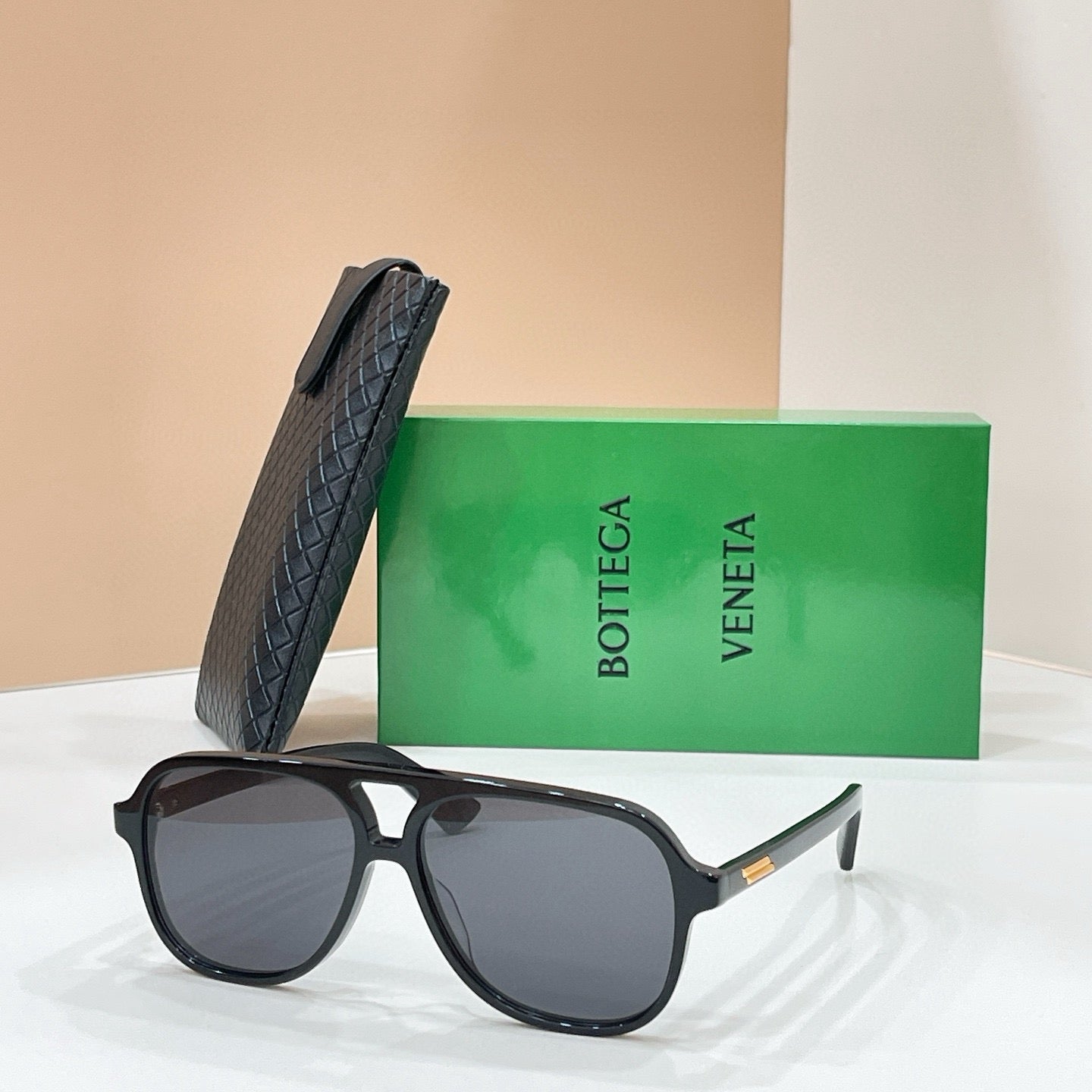 Mehrfarbige Sonnenbrille