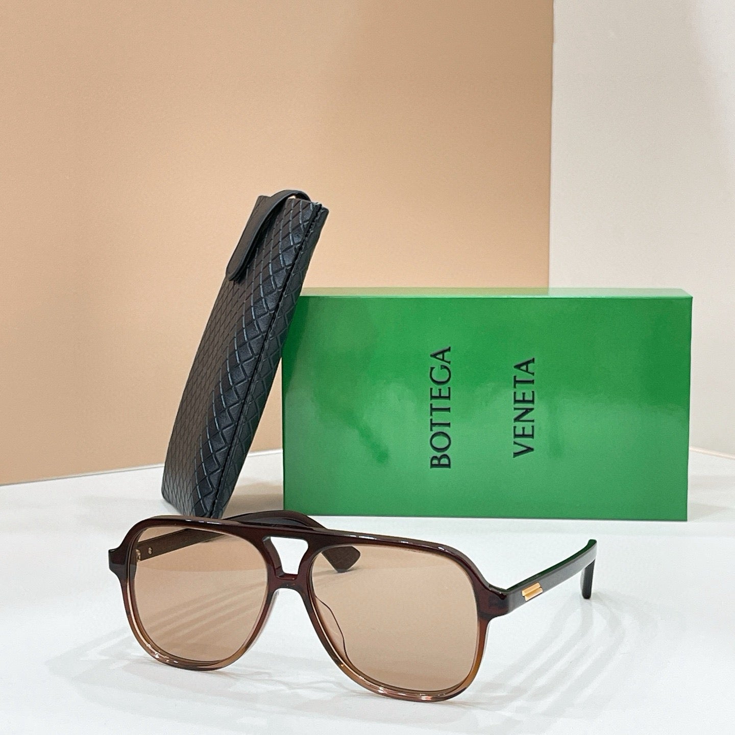 Mehrfarbige Sonnenbrille