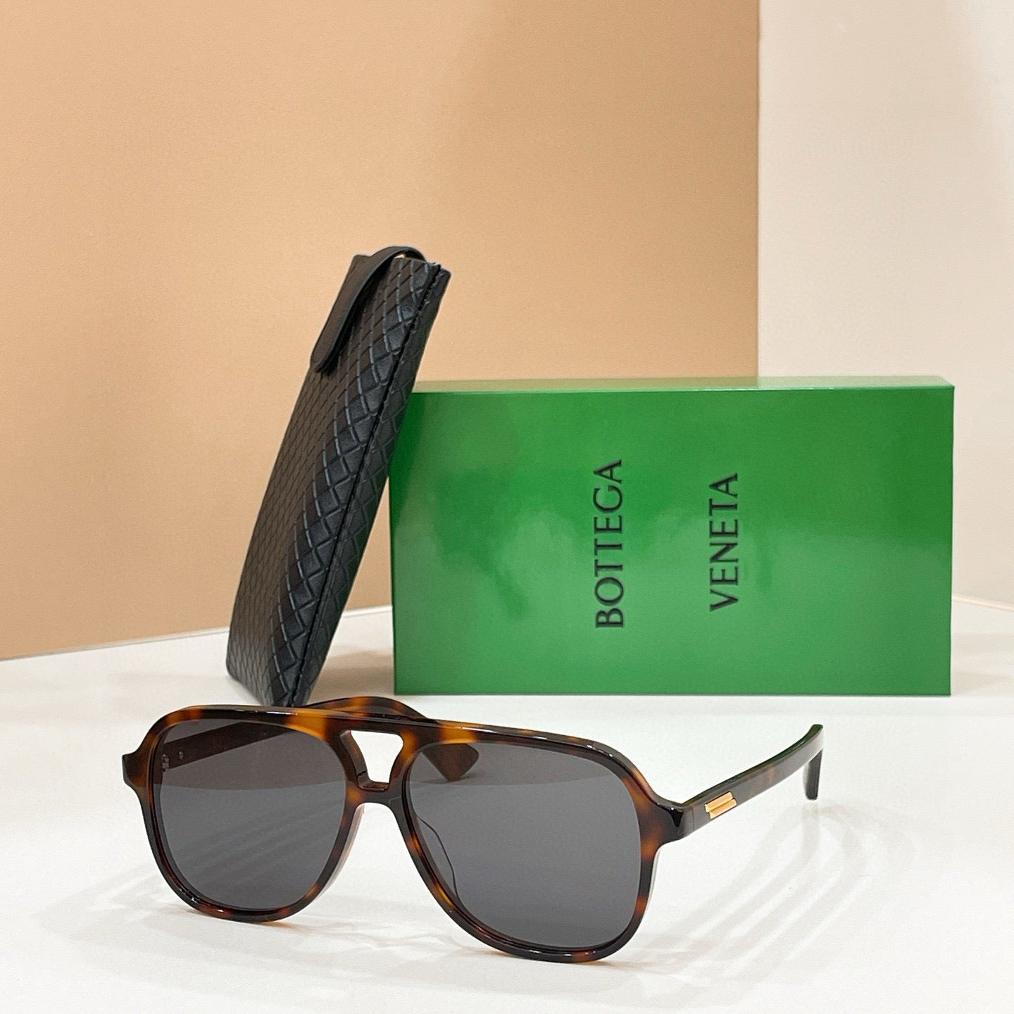 Mehrfarbige Sonnenbrille