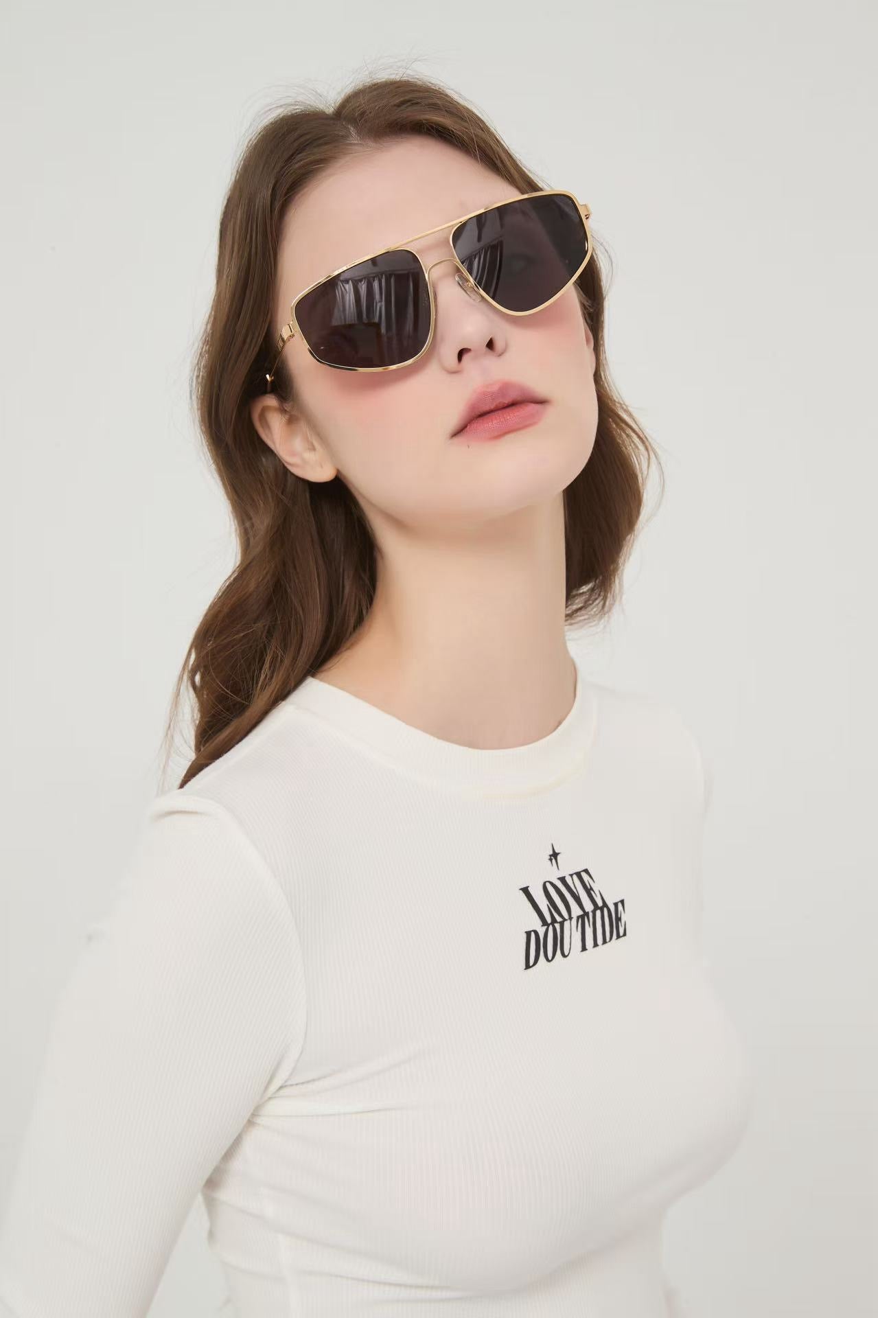 Mehrfarbige Sonnenbrille