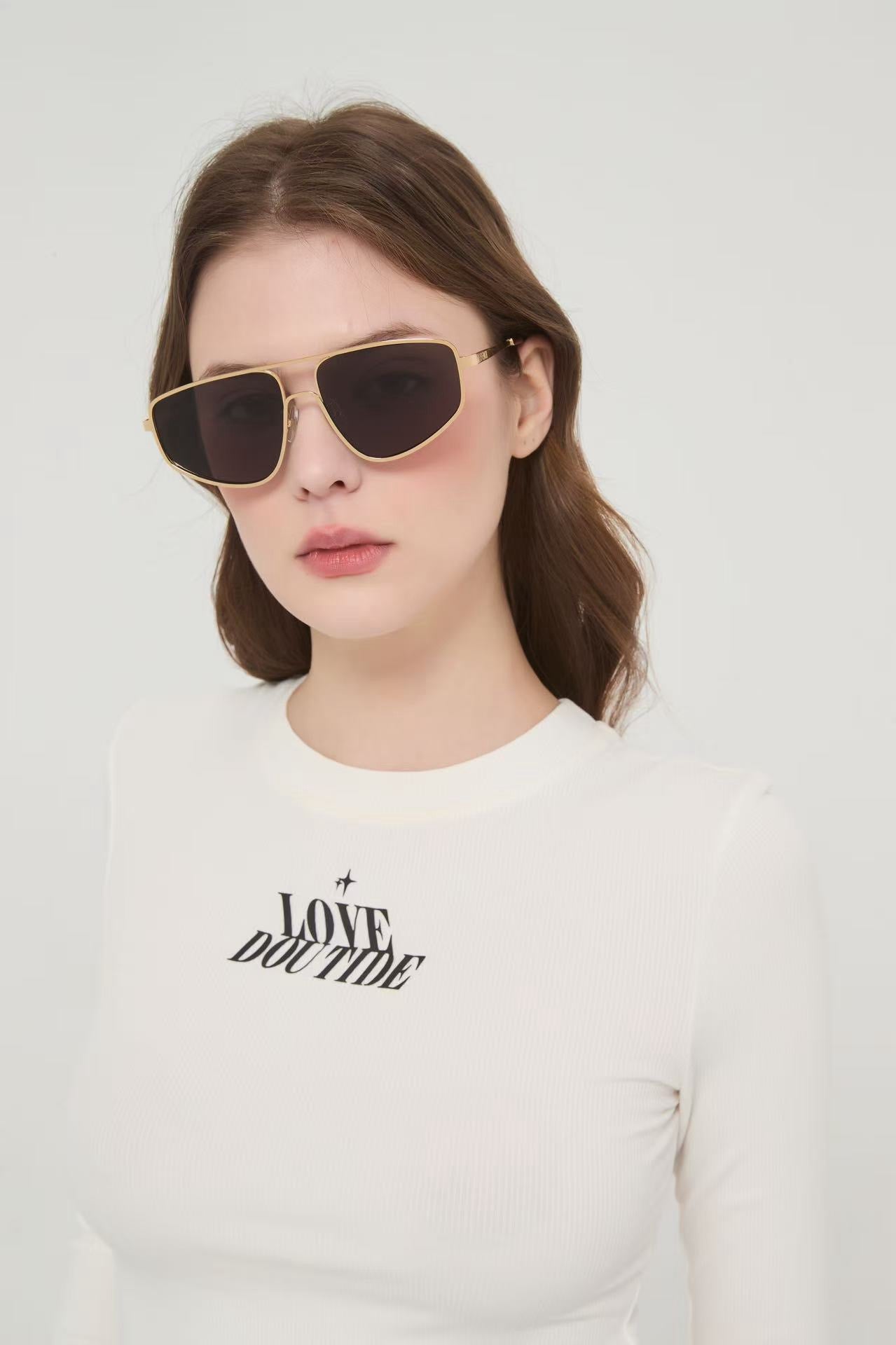 Mehrfarbige Sonnenbrille