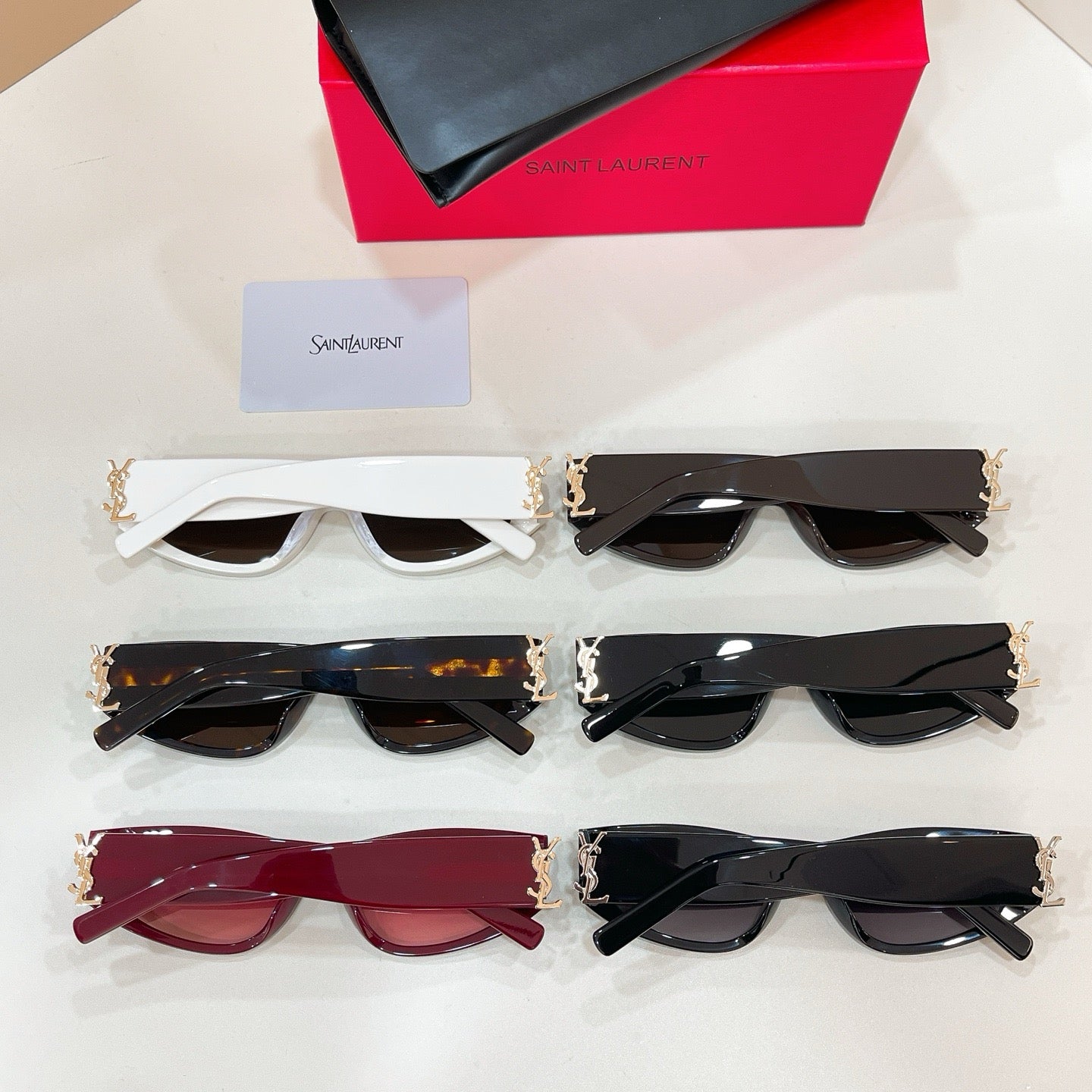 Mehrfarbige Sonnenbrille