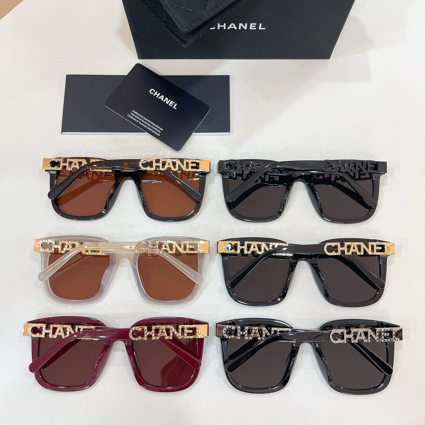 Mehrfarbige Sonnenbrille