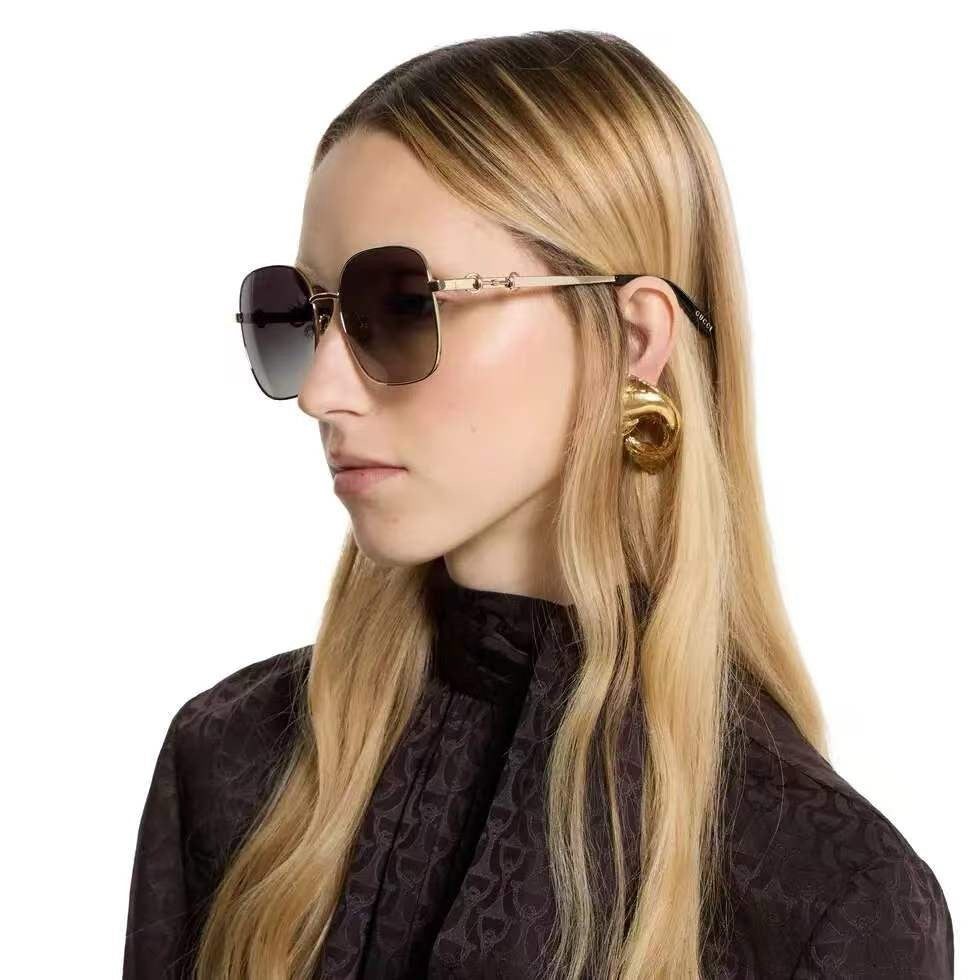 Mehrfarbige Sonnenbrille