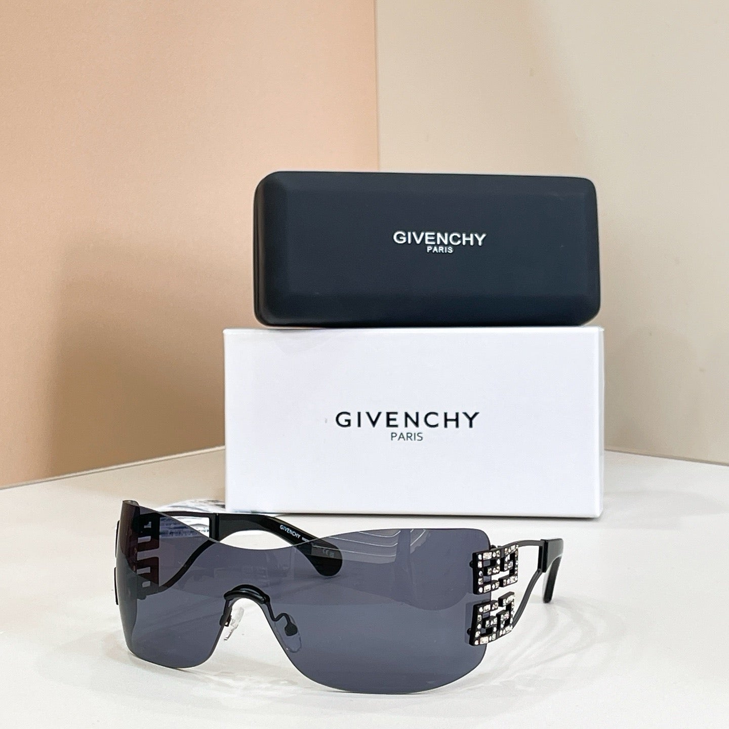 Mehrfarbige Sonnenbrille