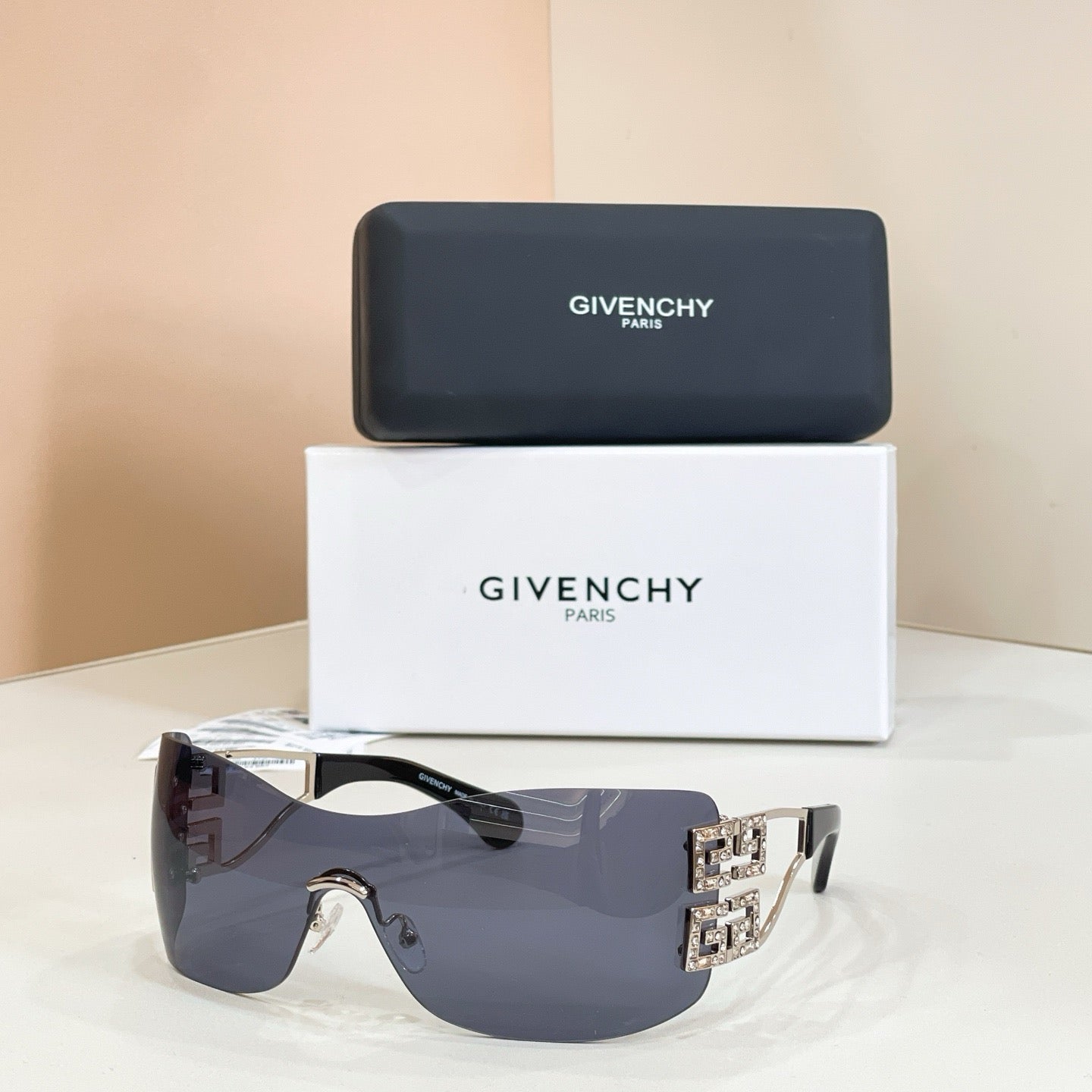 Mehrfarbige Sonnenbrille
