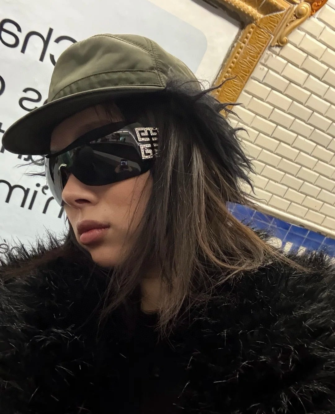 Mehrfarbige Sonnenbrille