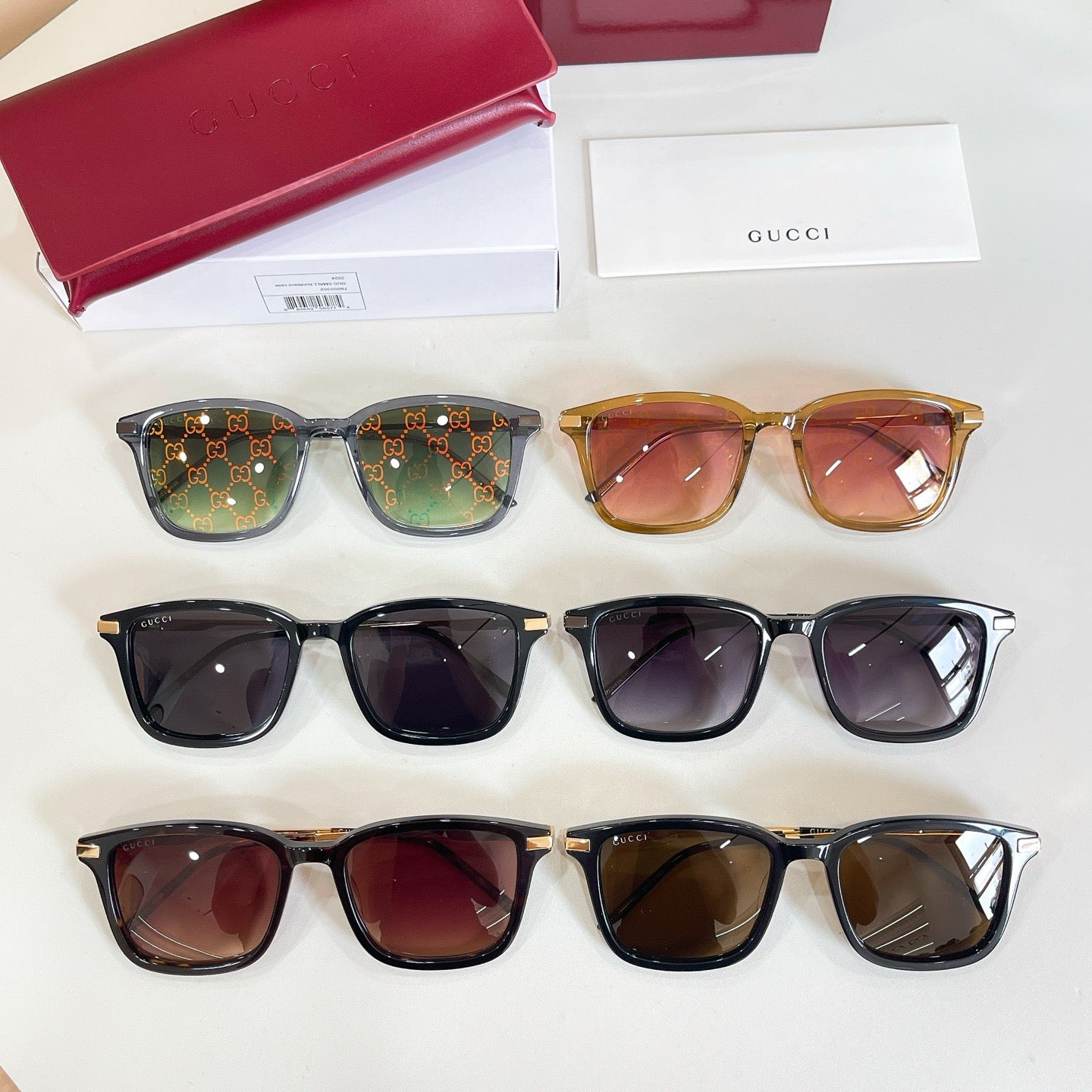 Mehrfarbige Sonnenbrille