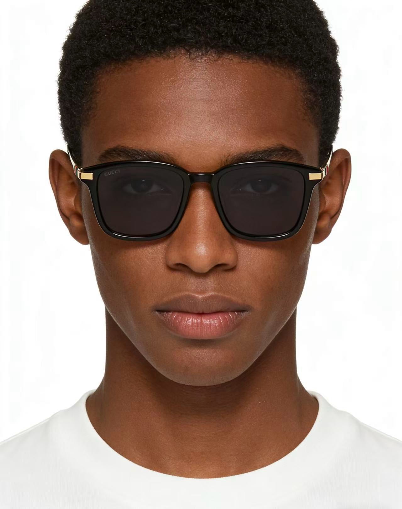 Mehrfarbige Sonnenbrille