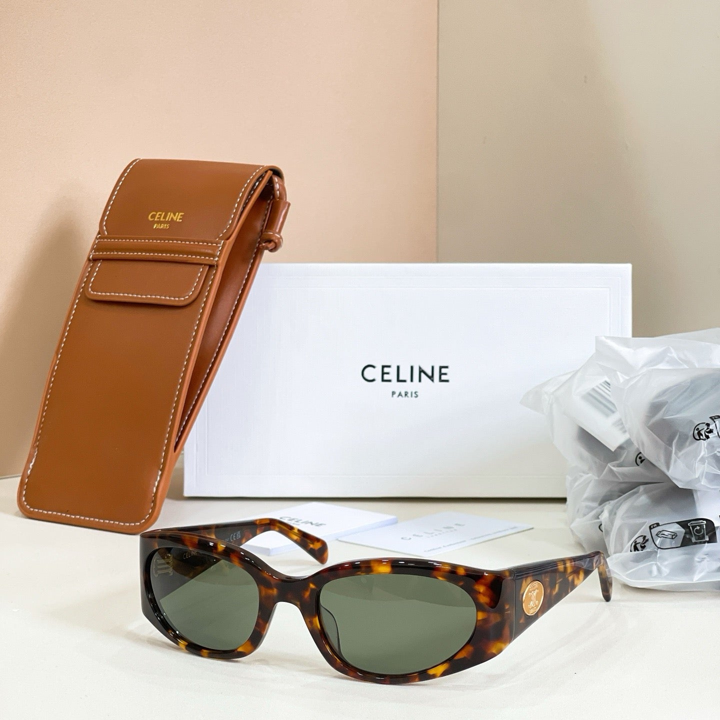 Mehrfarbige Sonnenbrille
