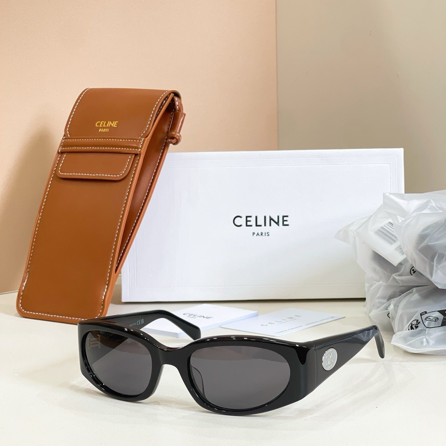 Mehrfarbige Sonnenbrille