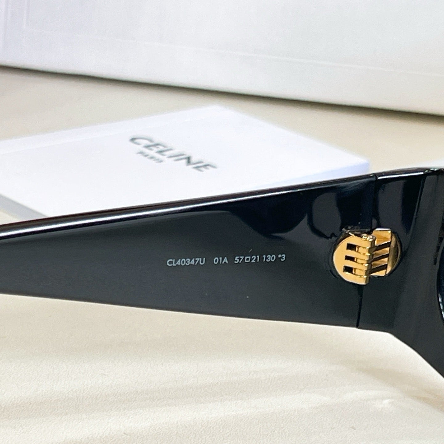 Mehrfarbige Sonnenbrille