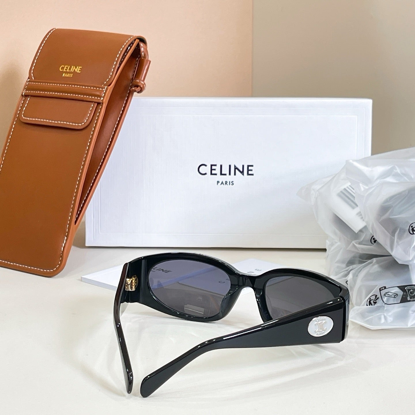 Mehrfarbige Sonnenbrille