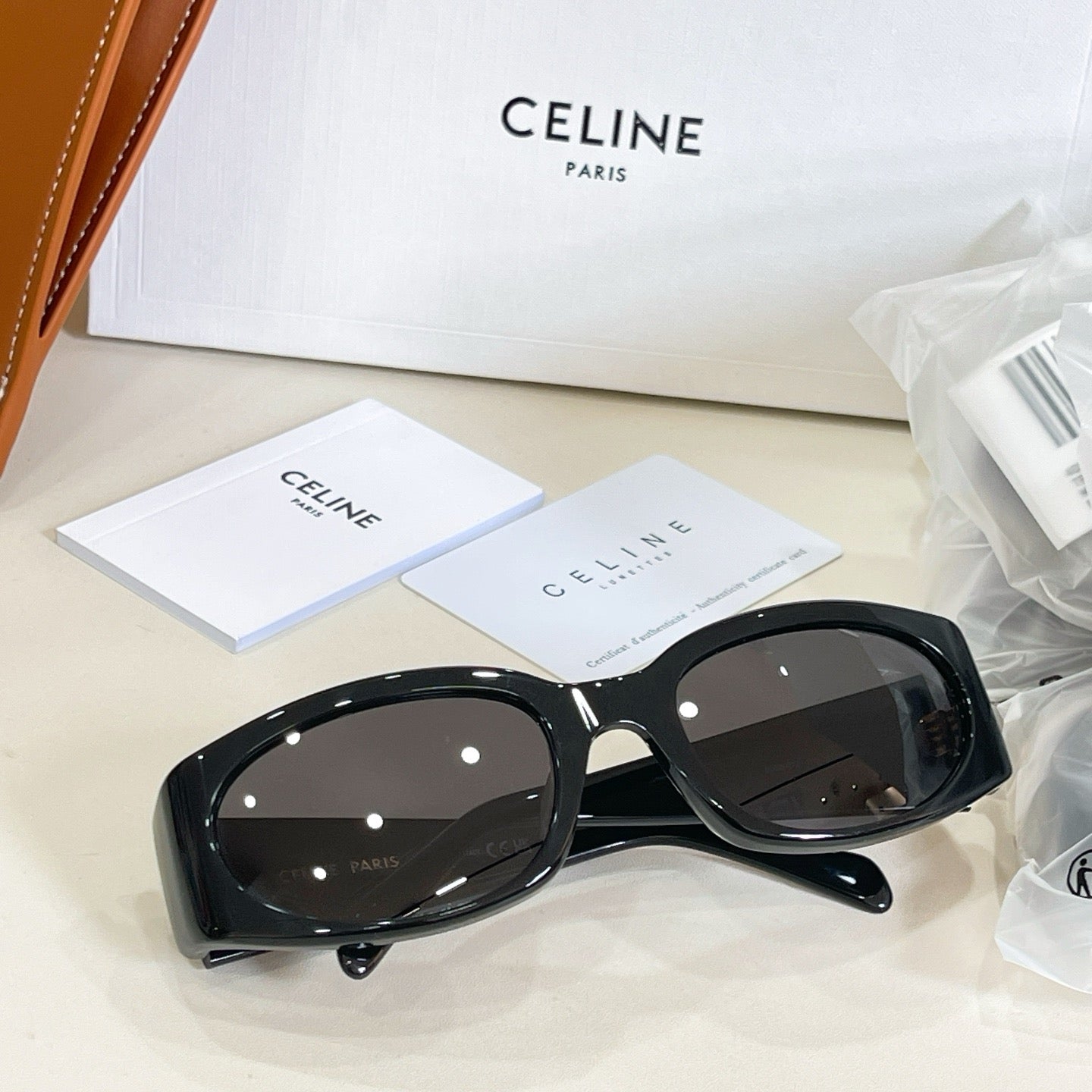Mehrfarbige Sonnenbrille