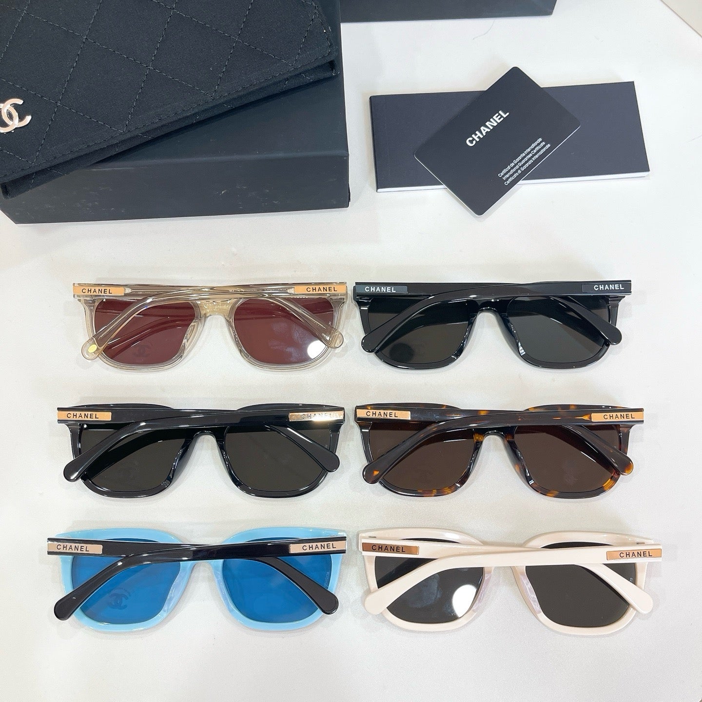 Mehrfarbige Sonnenbrille