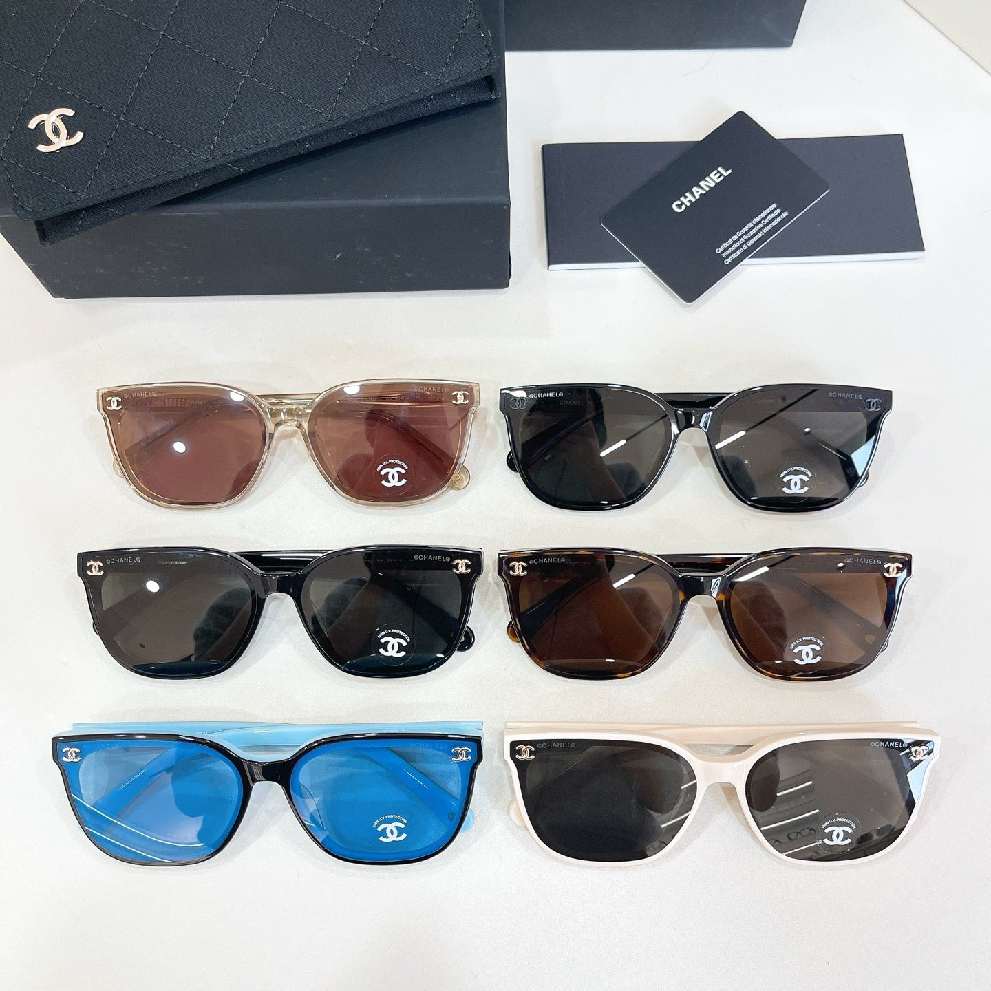 Mehrfarbige Sonnenbrille