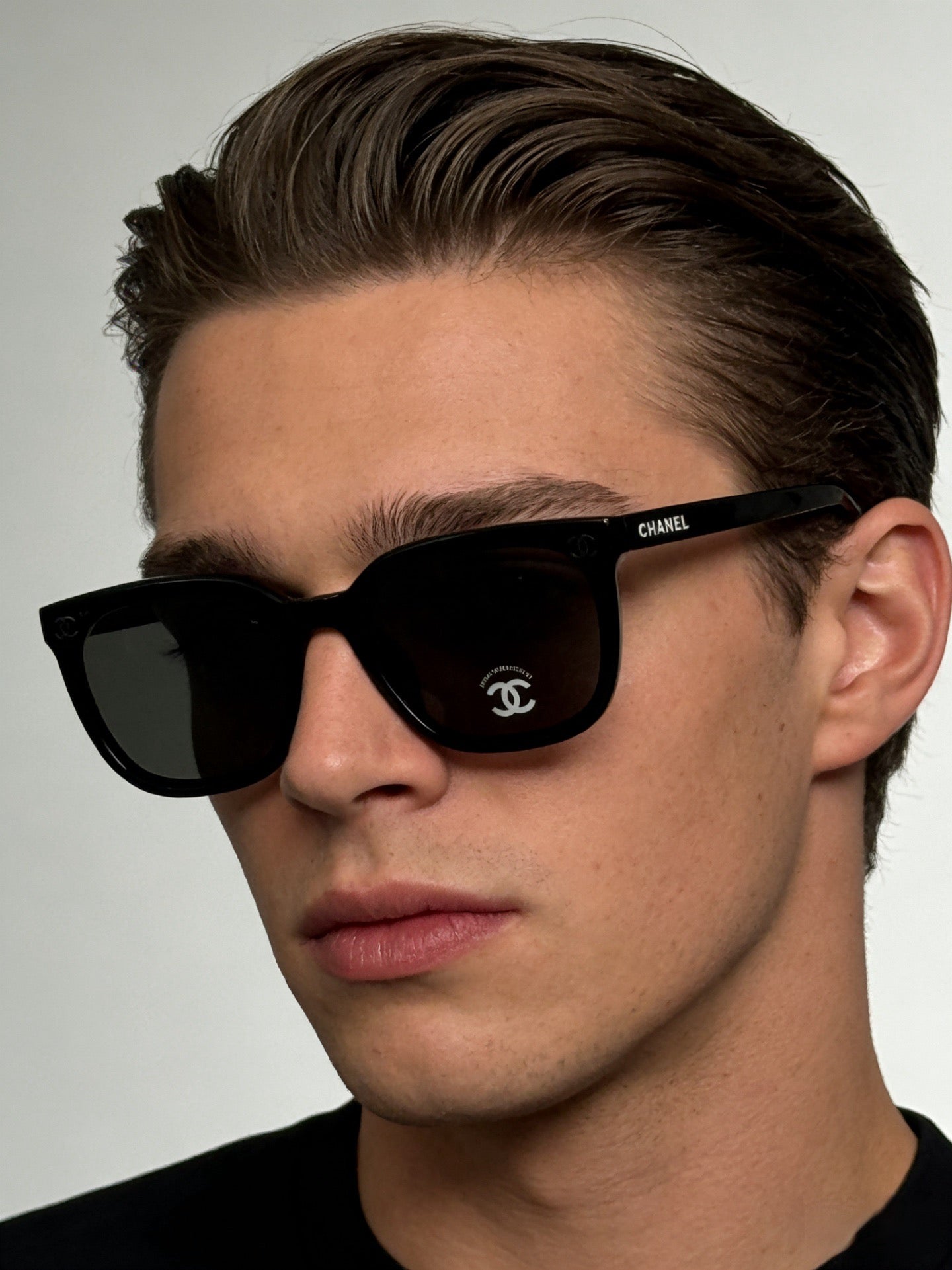 Mehrfarbige Sonnenbrille