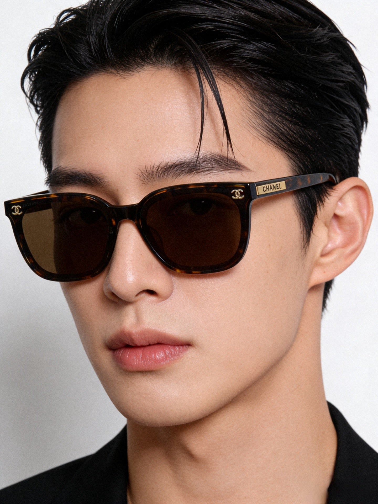 Mehrfarbige Sonnenbrille