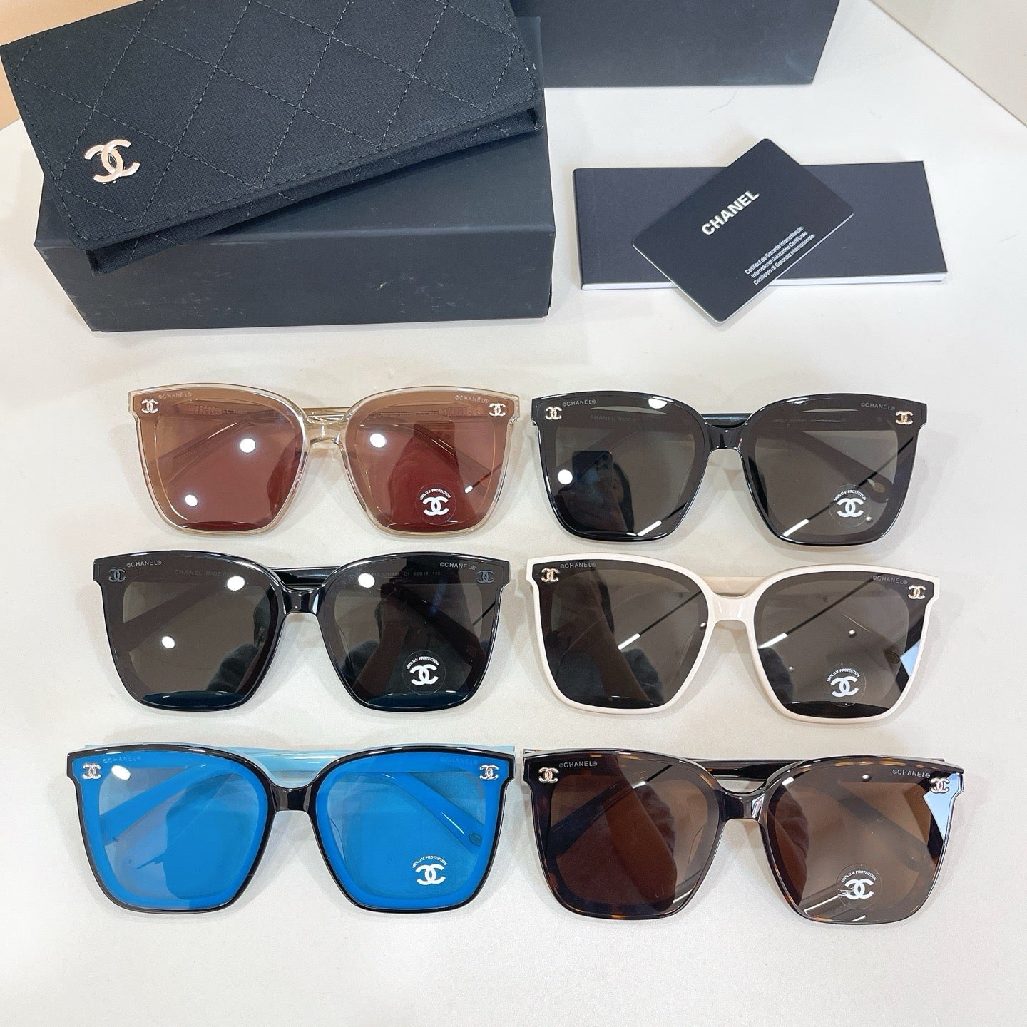 Mehrfarbige Sonnenbrille