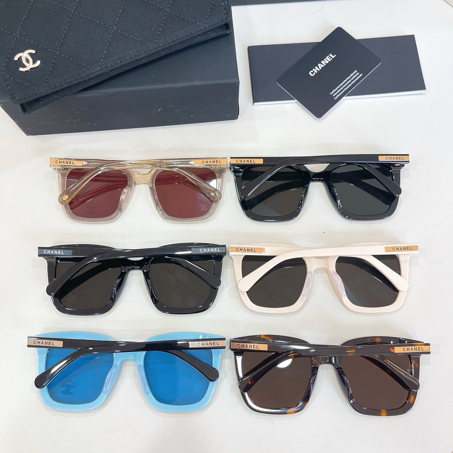 Mehrfarbige Sonnenbrille