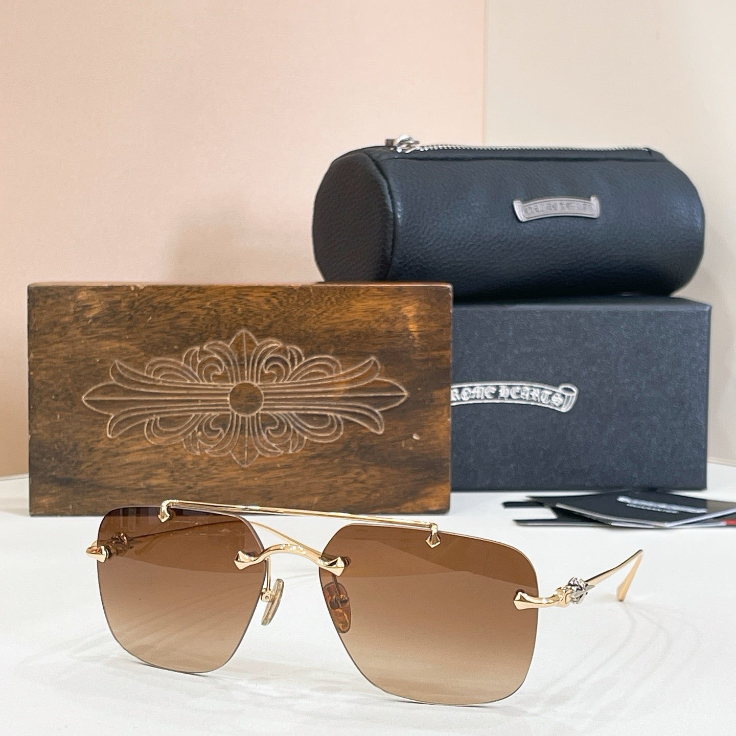 Mehrfarbige Sonnenbrille
