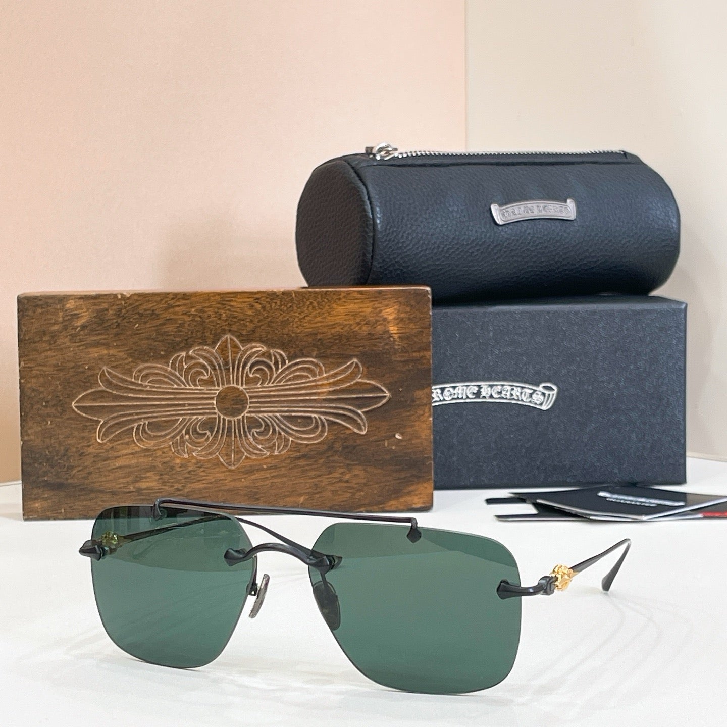 Mehrfarbige Sonnenbrille