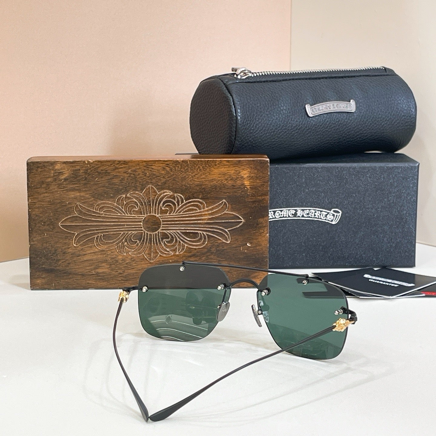 Mehrfarbige Sonnenbrille