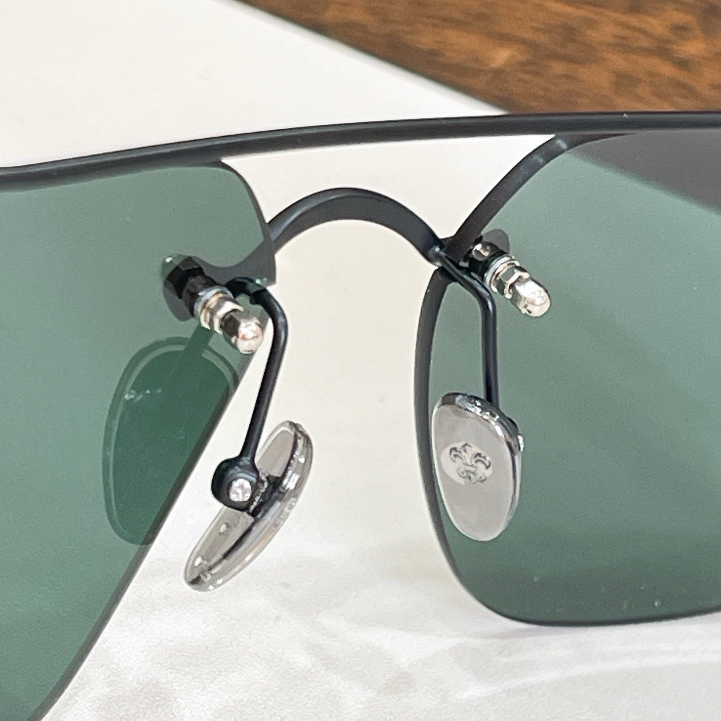 Mehrfarbige Sonnenbrille