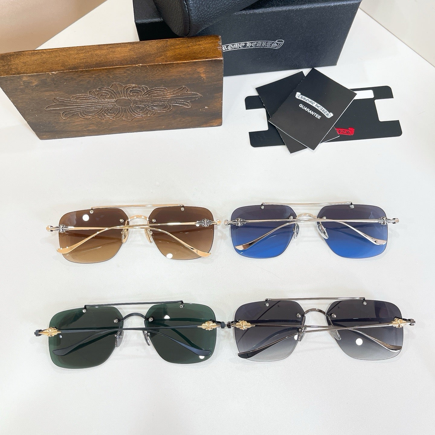 Mehrfarbige Sonnenbrille