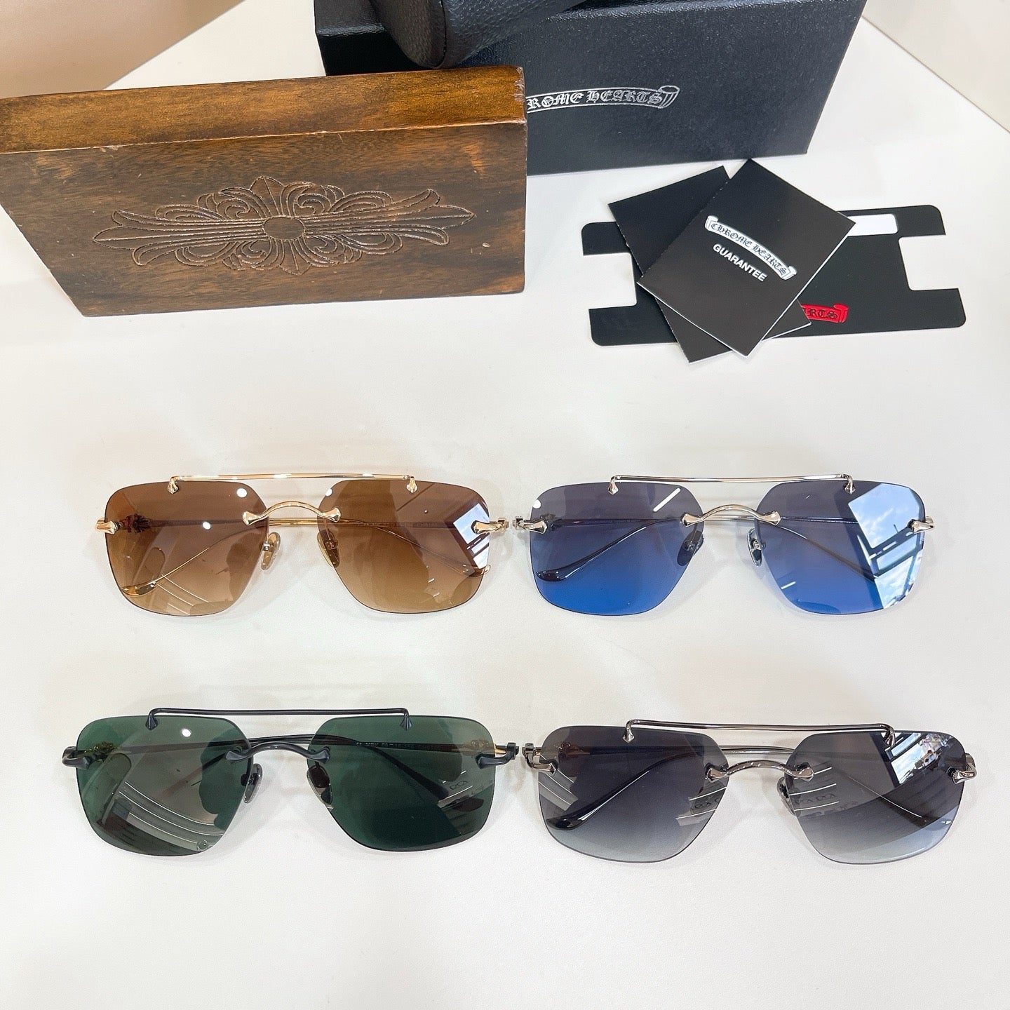 Mehrfarbige Sonnenbrille