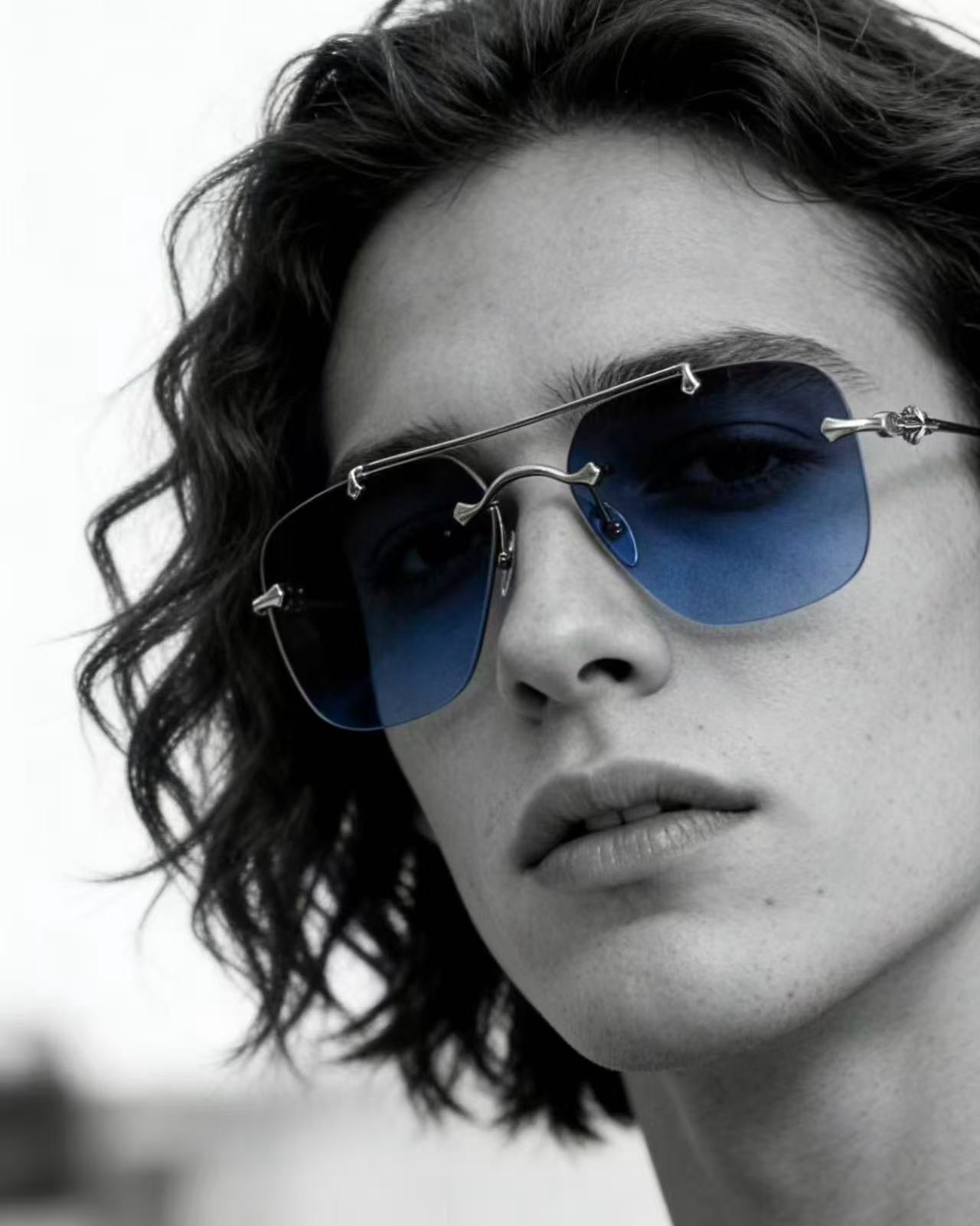 Mehrfarbige Sonnenbrille