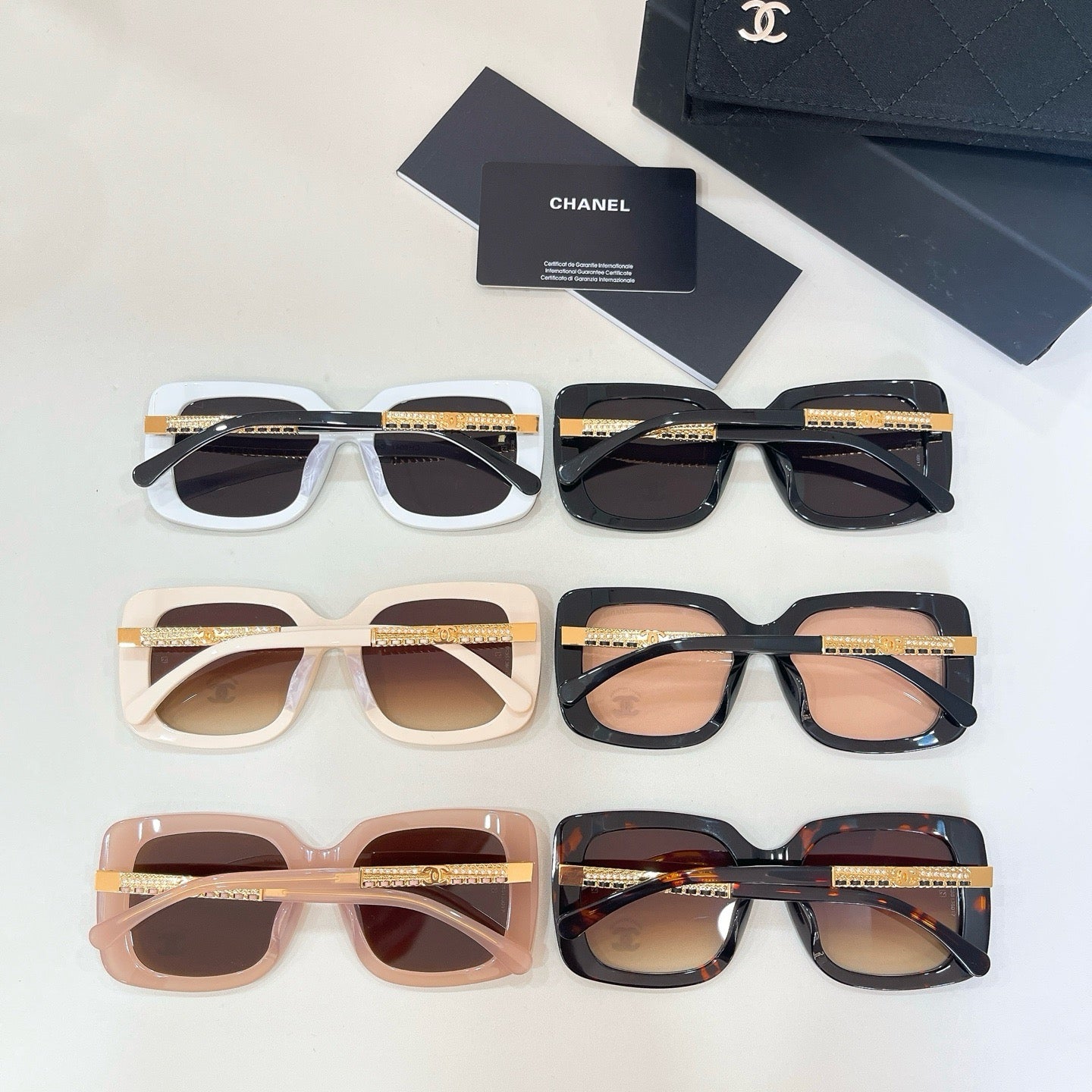 Mehrfarbige Sonnenbrille