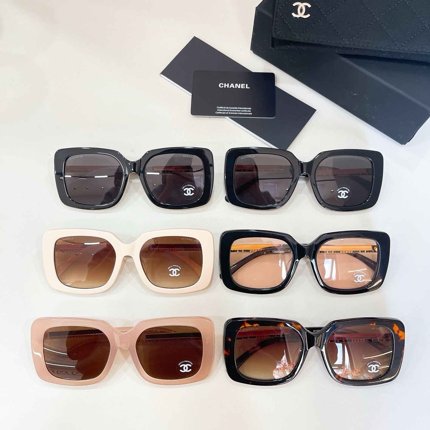 Mehrfarbige Sonnenbrille