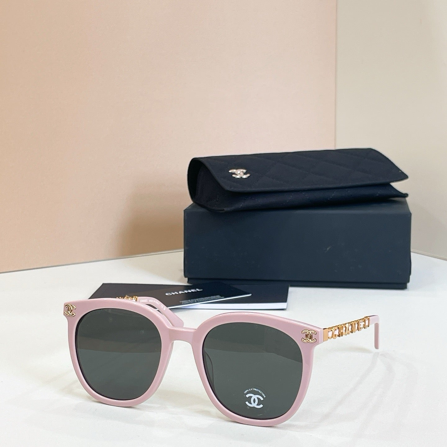 Mehrfarbige Sonnenbrille