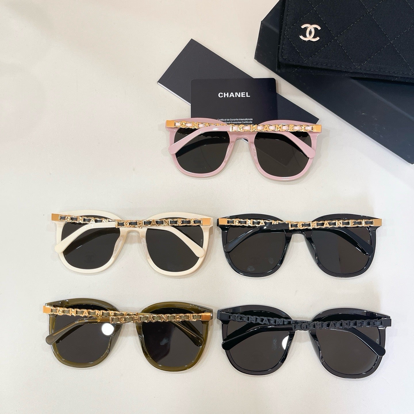 Mehrfarbige Sonnenbrille