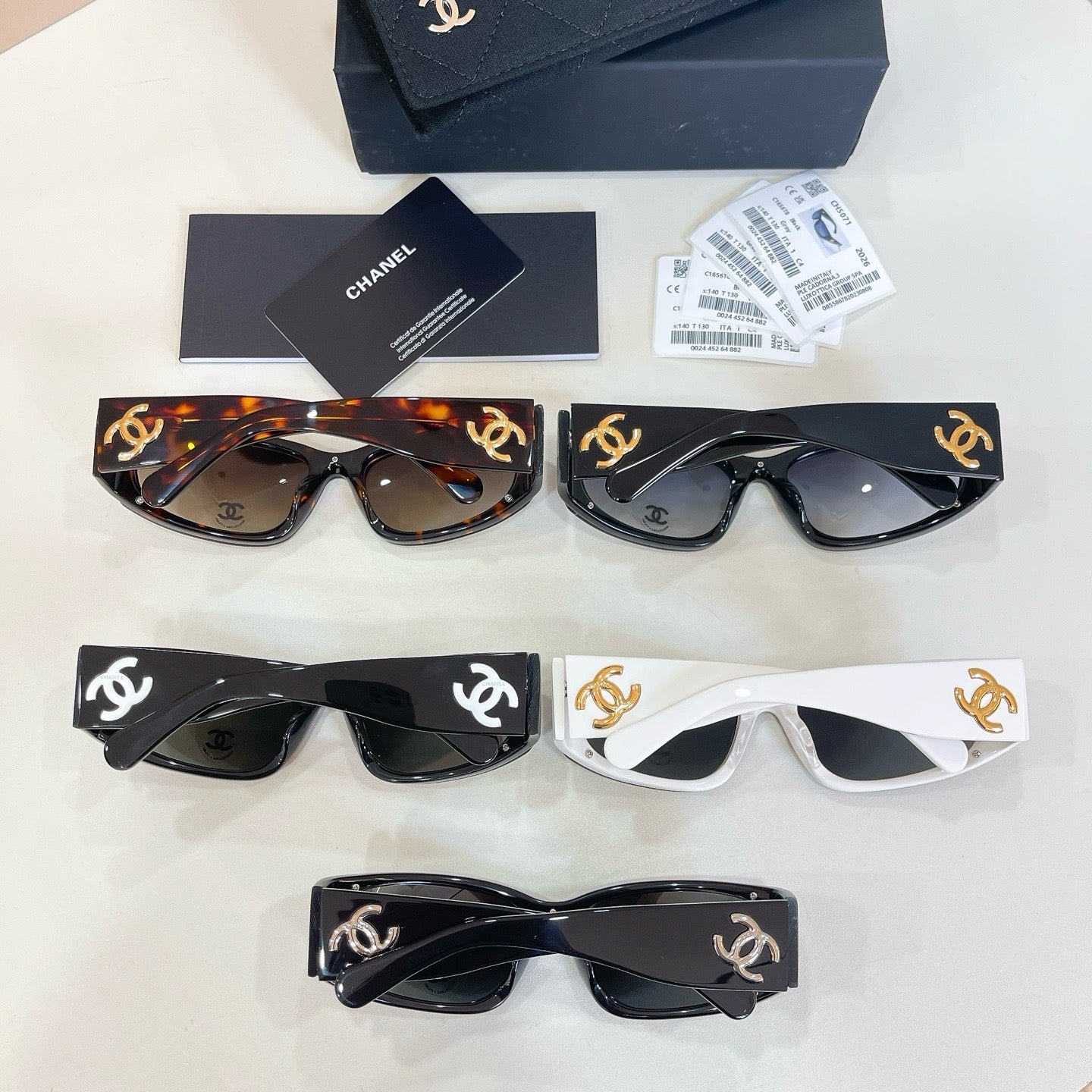 Mehrfarbige Sonnenbrille