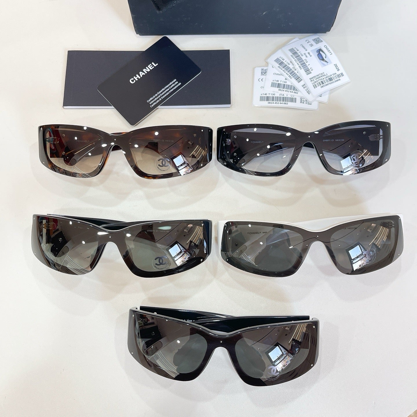 Mehrfarbige Sonnenbrille