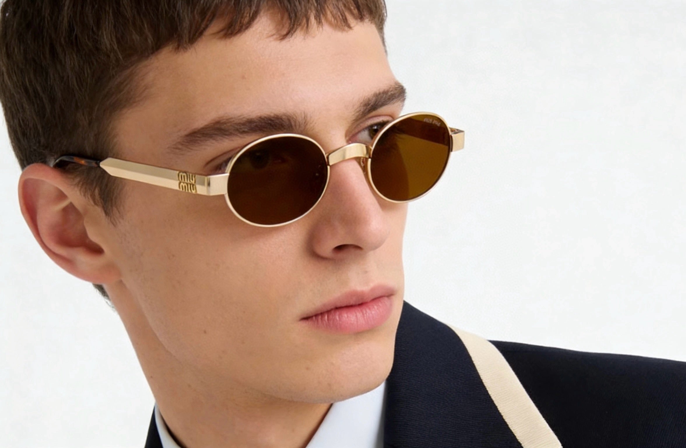 Mehrfarbige Sonnenbrille