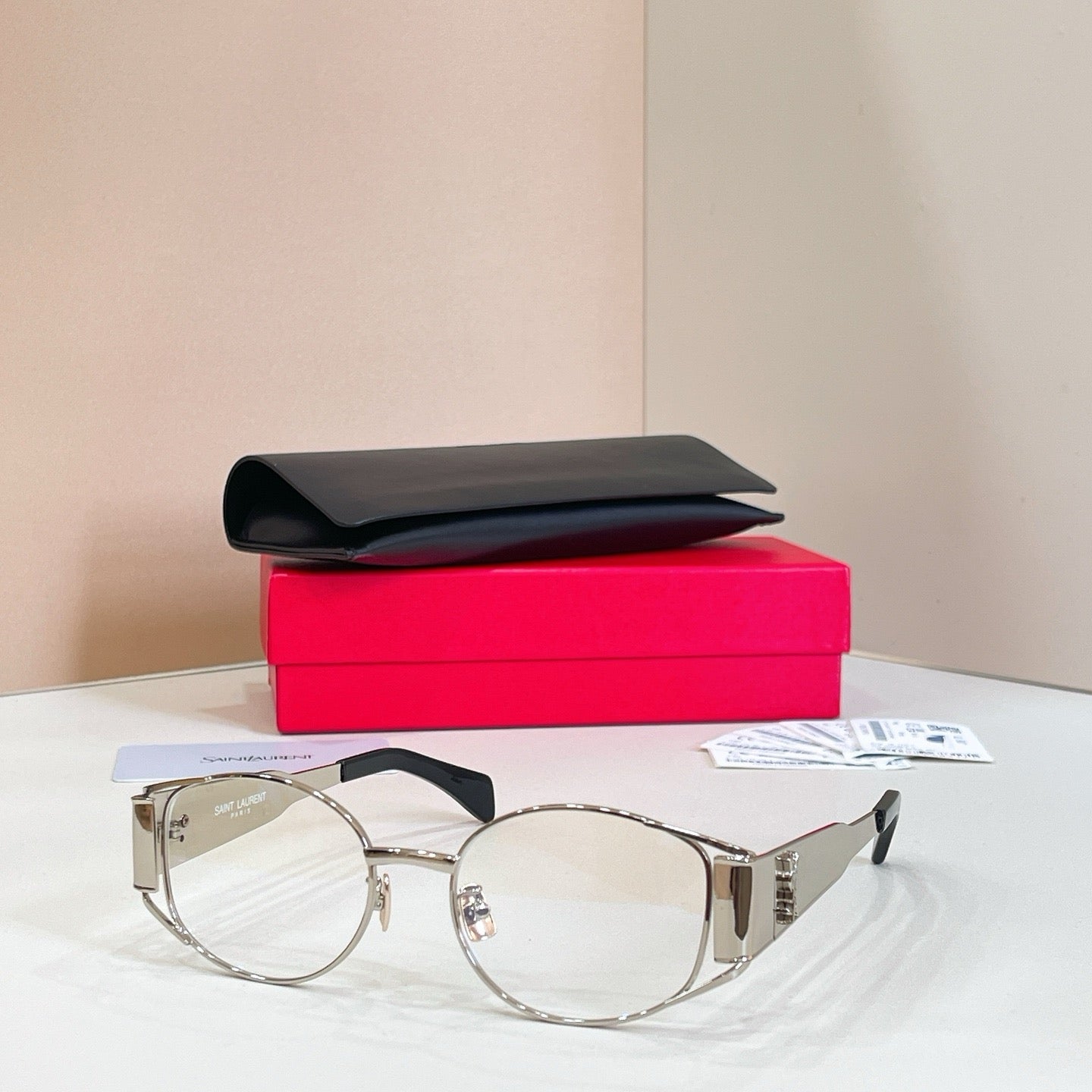 Mehrfarbige Sonnenbrille