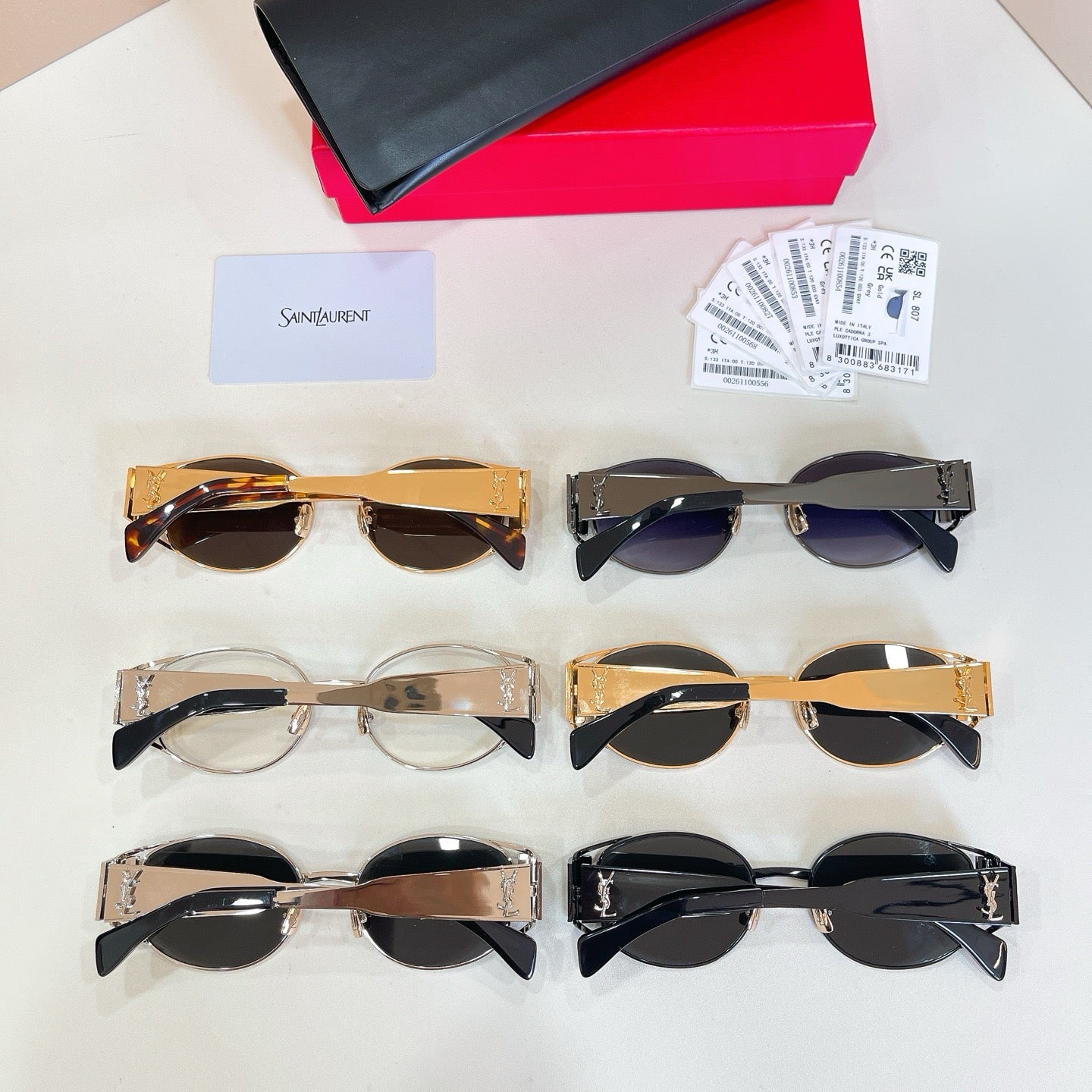 Mehrfarbige Sonnenbrille