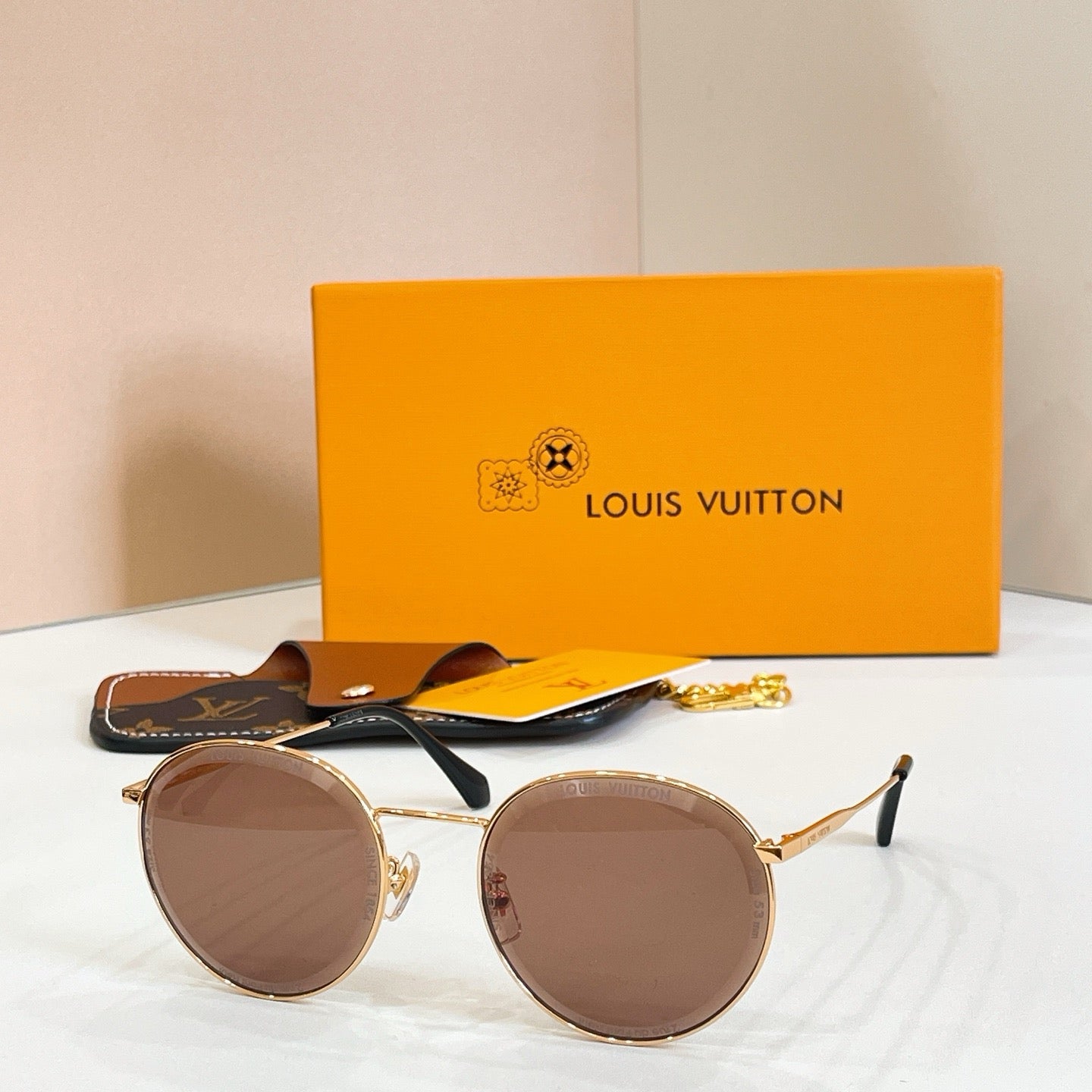 Mehrfarbige Sonnenbrille