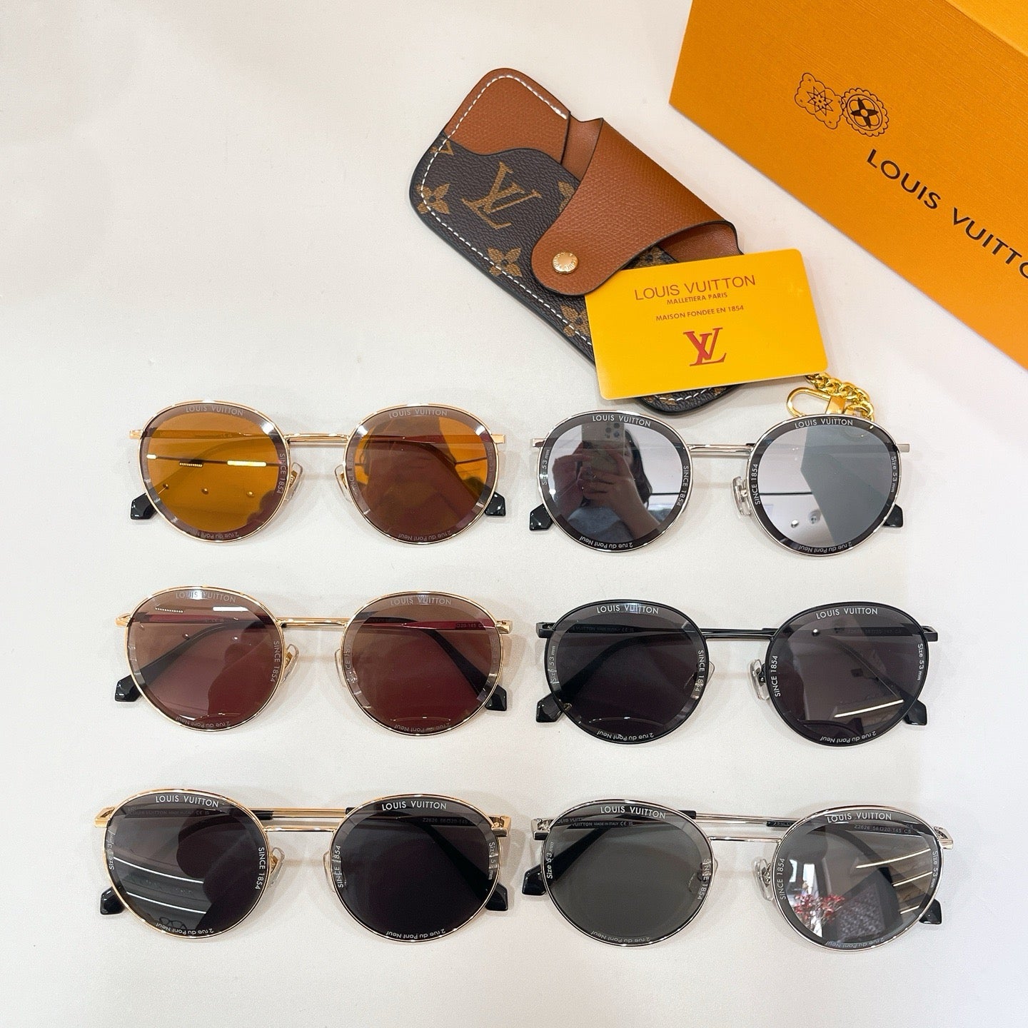 Mehrfarbige Sonnenbrille