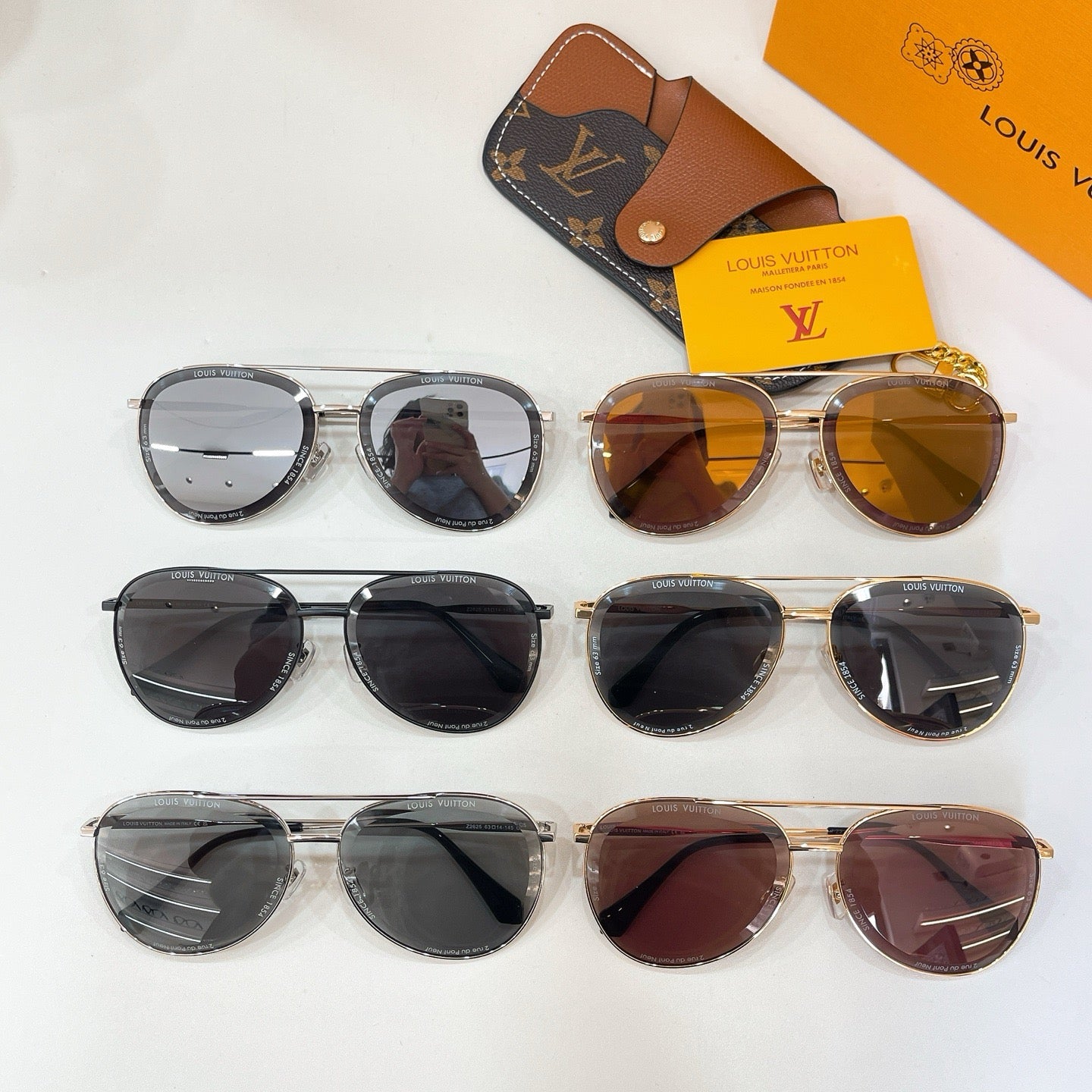Mehrfarbige Sonnenbrille