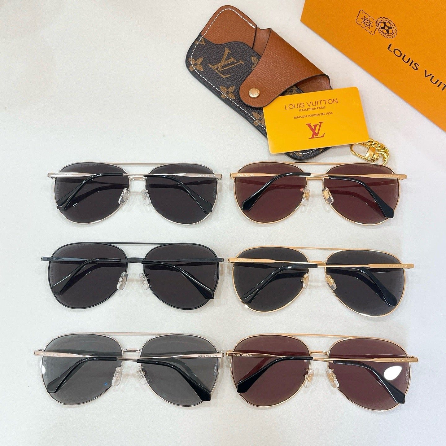 Mehrfarbige Sonnenbrille