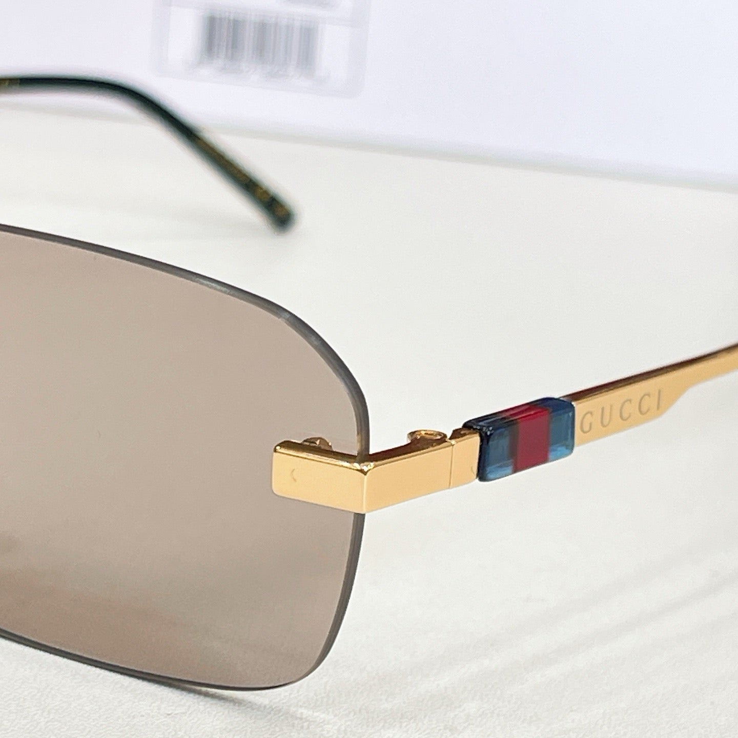 Mehrfarbige Sonnenbrille