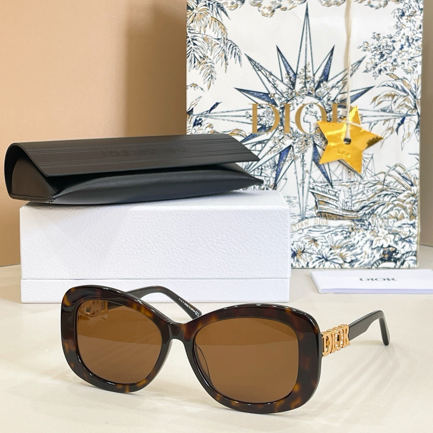 Mehrfarbige Sonnenbrille