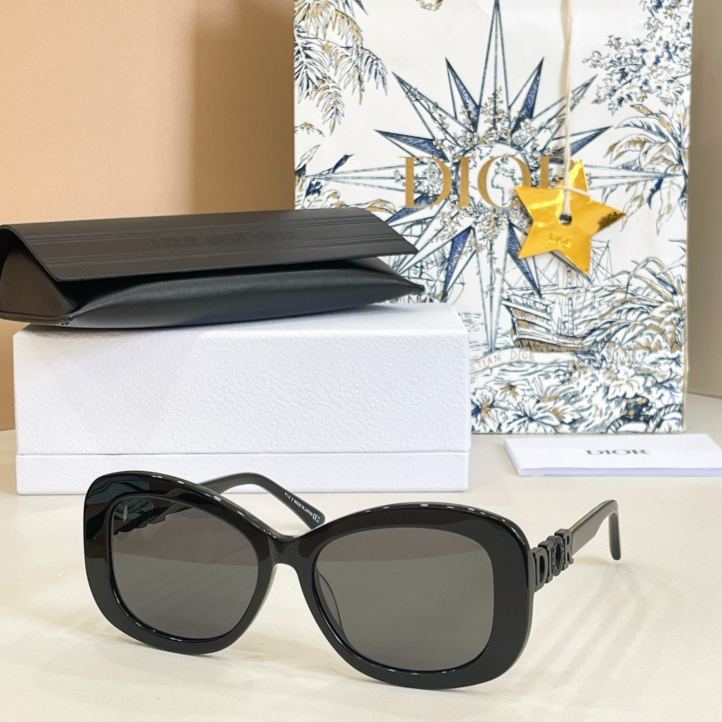 Mehrfarbige Sonnenbrille